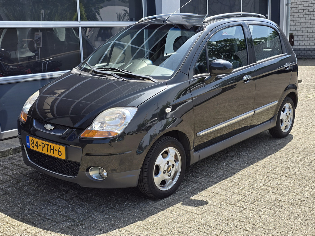 53933504